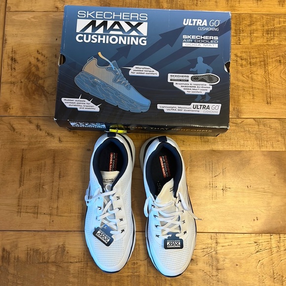 Skechers Other - Men’s sketchers max cushion in runners size 10 new in box